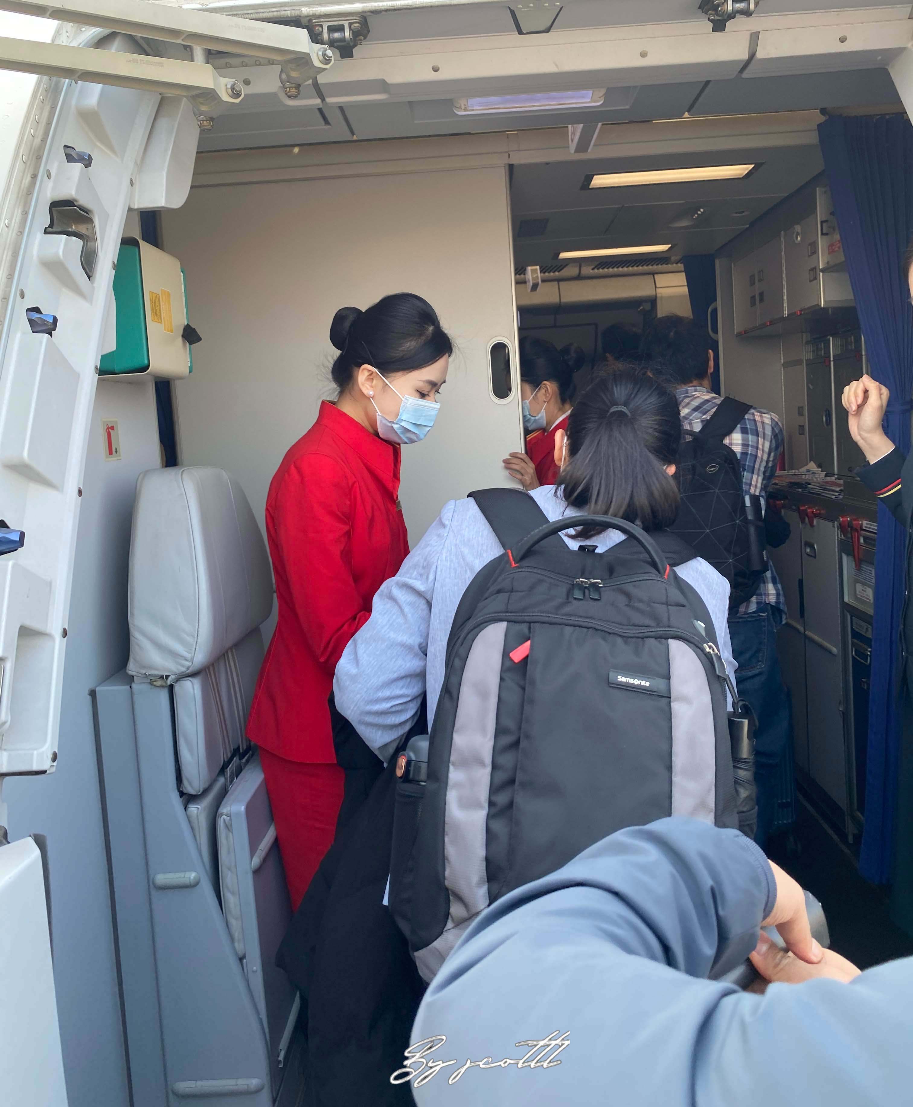 深圳航空 Shenzhen AirLines | ZH9503 深圳寶安SZX－上海虹橋SHA A330 經濟艙航班、飛機餐