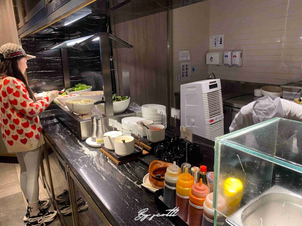 香港赤鱲角機場 環亞機場貴賓室（離境大堂，鄰近1號閘口）plaza premium lounge 免費